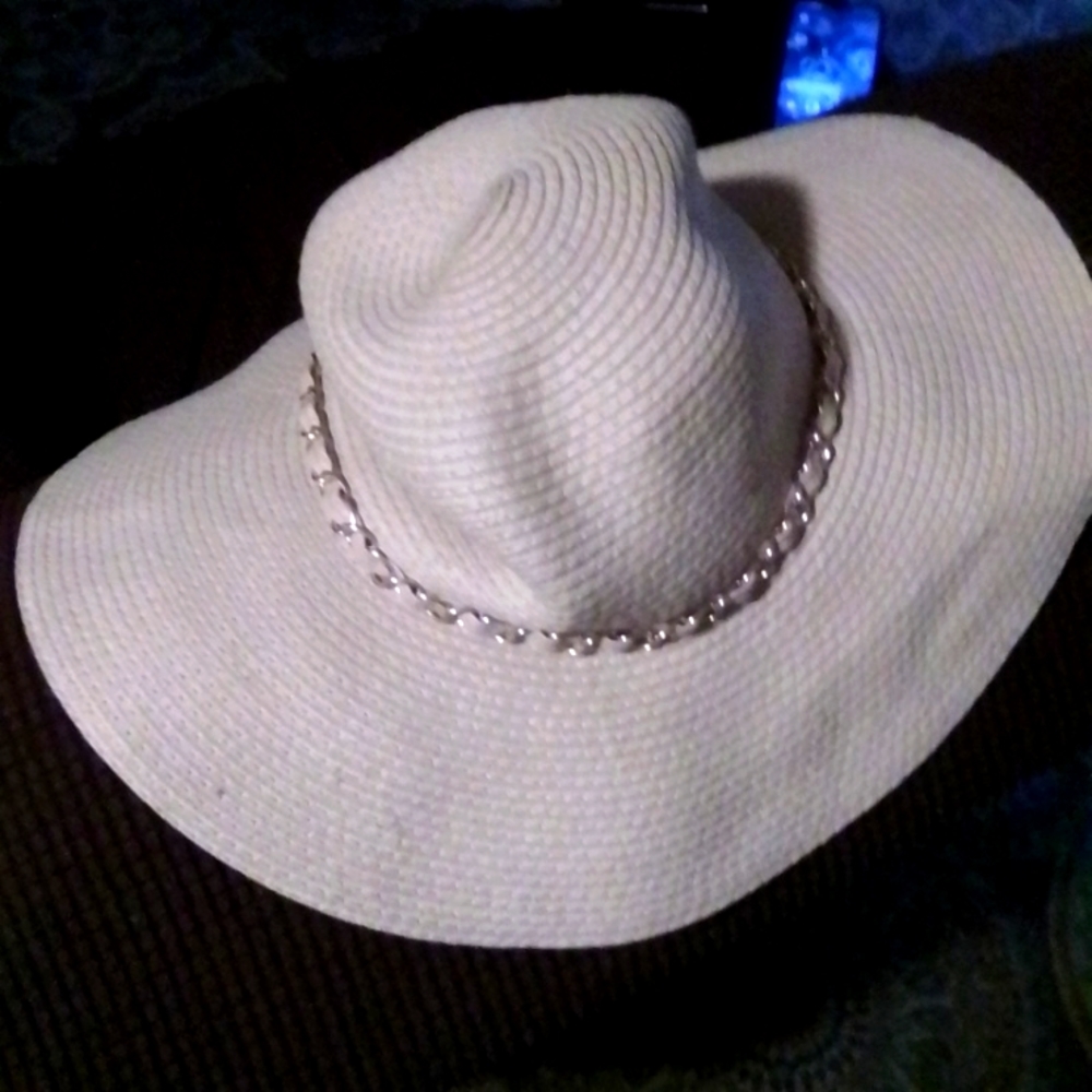 Floppy hat